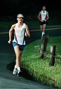 Frank Udiskey is leading Jeff Falberg in the 8.4 mile race in 1997